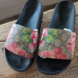 Gucci Women's Floral Slide Sandals - Black and Pink